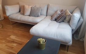 Lovely 2 Bedroom Flat In The Heart Of Water Wimbledon